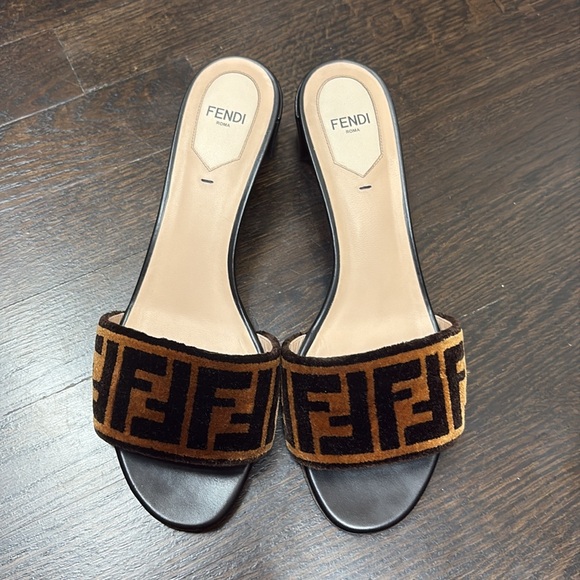 FENDI sandals - Picture 10 of 16